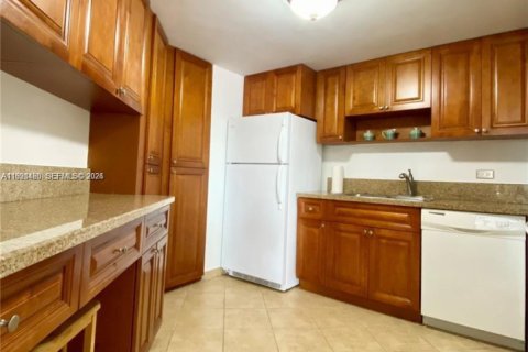 Condo in Miami, Florida, 2 bedrooms  № 2057603 - photo 17