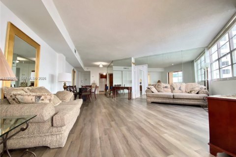 Condominio en alquiler en Miami, Florida, 2 dormitorios, 91.97 m2 № 2057603 - foto 8