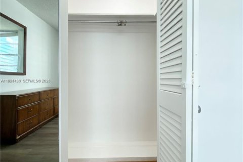 Condo in Miami, Florida, 2 bedrooms  № 2057603 - photo 21