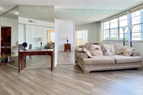 Condominio en alquiler en Miami, Florida, 2 dormitorios, 91.97 m2 № 2057603 - foto 7