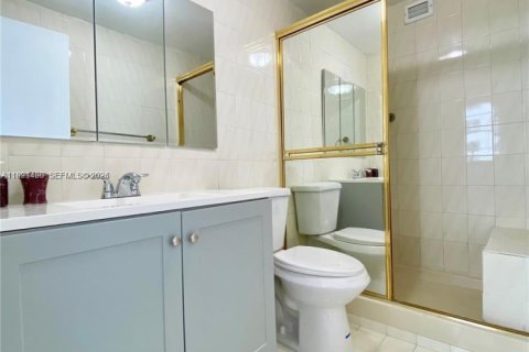 Condo in Miami, Florida, 2 bedrooms  № 2057603 - photo 23