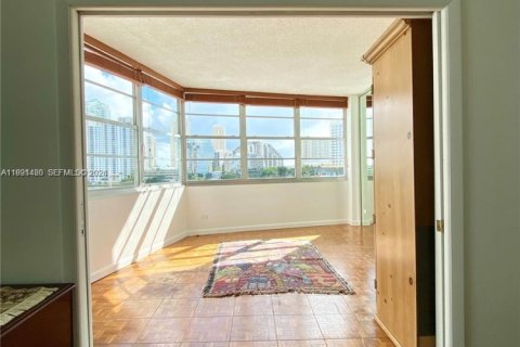Condominio en alquiler en Miami, Florida, 2 dormitorios, 91.97 m2 № 2057603 - foto 11