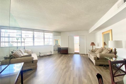 Condominio en alquiler en Miami, Florida, 2 dormitorios, 91.97 m2 № 2057603 - foto 9