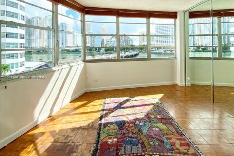 Condo in Miami, Florida, 2 bedrooms  № 2057603 - photo 13