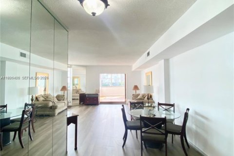 Condominio en alquiler en Miami, Florida, 2 dormitorios, 91.97 m2 № 2057603 - foto 5