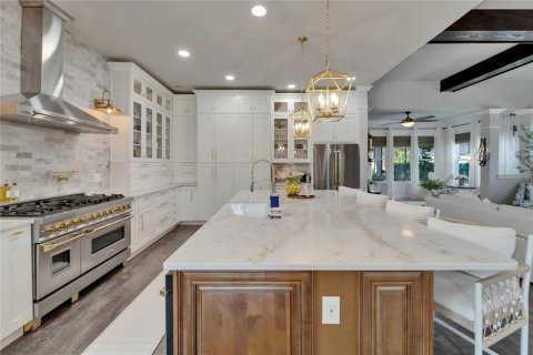 House in Fish Hawk, Florida 4 bedrooms, 283.63 sq.m. № 1841615 - photo 3