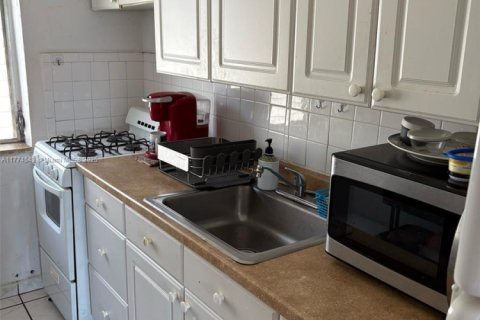 Propiedad comercial en venta en Miami Beach, Florida № 1985553 - foto 27