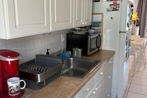 Propiedad comercial en venta en Miami Beach, Florida № 1985553 - foto 28