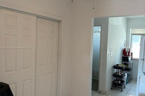 Propiedad comercial en venta en Miami Beach, Florida № 1985553 - foto 30