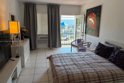 Propiedad comercial en venta en Miami Beach, Florida № 1985553 - foto 29