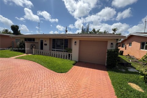House in Miramar, Florida 3 bedrooms, 152.92 sq.m. № 1660374 - photo 2