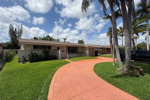 House in Miramar, Florida 3 bedrooms, 152.92 sq.m. № 1660374 - photo 4