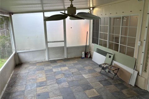 House in Miramar, Florida 3 bedrooms, 152.92 sq.m. № 1660374 - photo 16