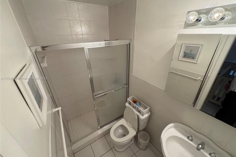 House in Miramar, Florida 3 bedrooms, 152.92 sq.m. № 1660374 - photo 5