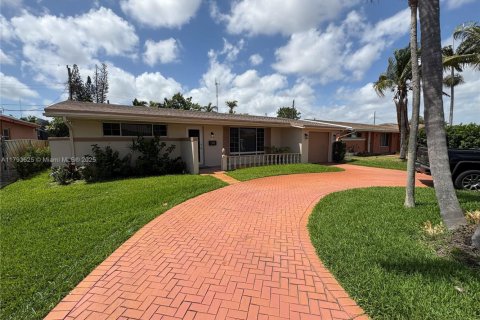 House in Miramar, Florida 3 bedrooms, 152.92 sq.m. № 1660374 - photo 3