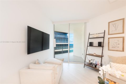 Condominio en venta en Surfside, Florida, 2 dormitorios, 137.5 m2 № 1971862 - foto 10