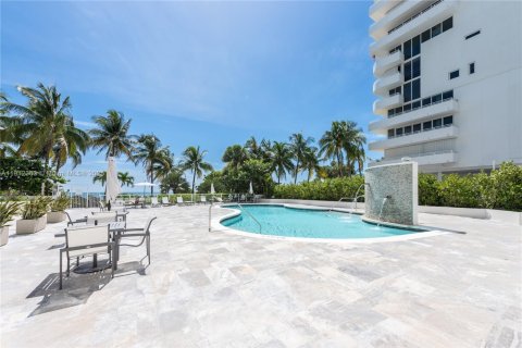 Condominio en venta en Surfside, Florida, 2 dormitorios, 137.5 m2 № 1971862 - foto 28
