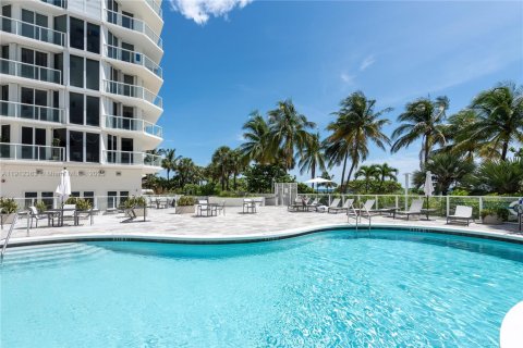 Condominio en venta en Surfside, Florida, 2 dormitorios, 137.5 m2 № 1971862 - foto 27