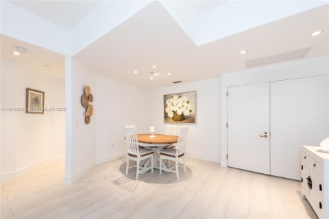 Condominio en venta en Surfside, Florida, 2 dormitorios, 137.5 m2 № 1971862 - foto 6