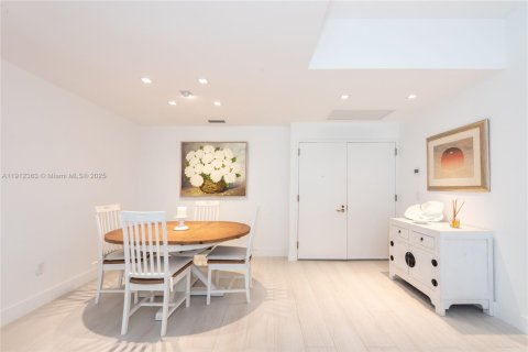 Condominio en venta en Surfside, Florida, 2 dormitorios, 137.5 m2 № 1971862 - foto 5