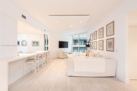 Condominio en venta en Surfside, Florida, 2 dormitorios, 137.5 m2 № 1971862 - foto 9