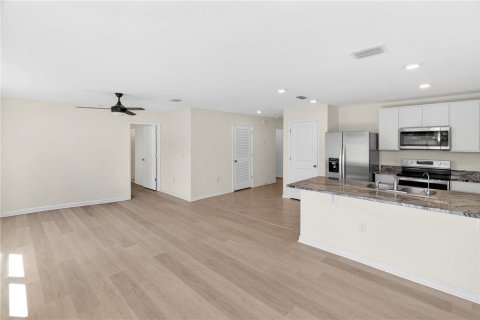 House in Alachua, Florida 4 bedrooms, 130.53 sq.m. № 2197039 - photo 6
