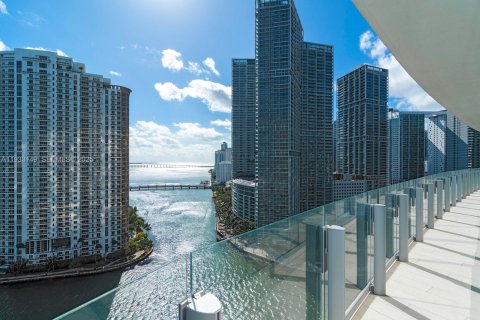 Condo in Miami, Florida, 5 bedrooms  № 1994621 - photo 3