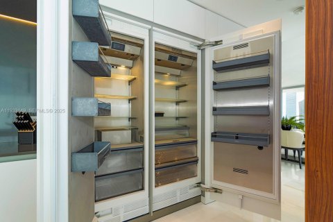 Condo in Miami, Florida, 5 bedrooms  № 1994621 - photo 22