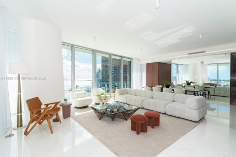 Condo in Miami, Florida, 5 bedrooms  № 1994621 - photo 10