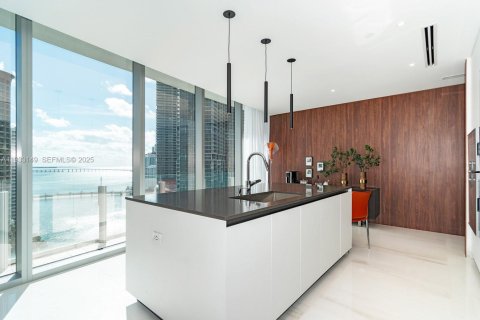 Condo in Miami, Florida, 5 bedrooms  № 1994621 - photo 16