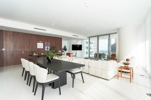 Condo in Miami, Florida, 5 bedrooms  № 1994621 - photo 15