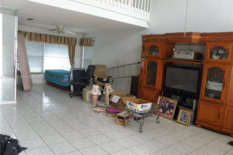 Villa ou maison à vendre à Pembroke Pines, Floride: 4 chambres, 226.31 m2 № 2075419 - photo 2