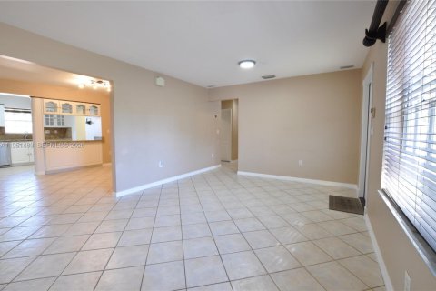 Casa en alquiler en Pinecrest, Florida, 3 dormitorios, 231.14 m2 № 2010627 - foto 4