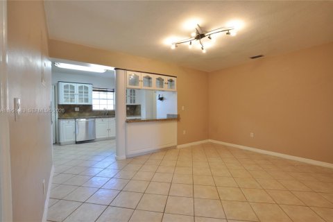 Casa en alquiler en Pinecrest, Florida, 3 dormitorios, 231.14 m2 № 2010627 - foto 6