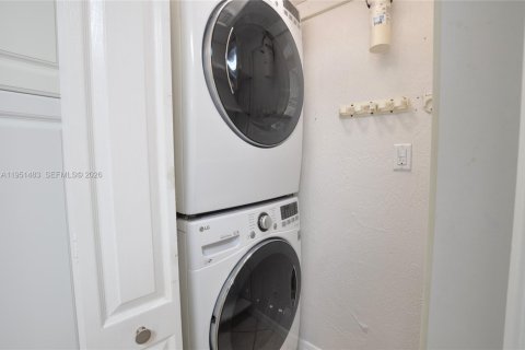 Casa en alquiler en Pinecrest, Florida, 3 dormitorios, 231.14 m2 № 2010627 - foto 10