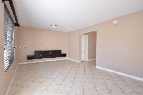 Casa en alquiler en Pinecrest, Florida, 3 dormitorios, 231.14 m2 № 2010627 - foto 3