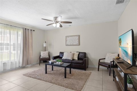 Townhouse in Kissimmee, Florida 3 bedrooms, 135.64 sq.m. № 1910515 - photo 25