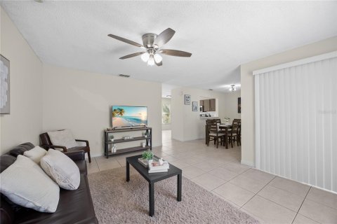 Townhouse in Kissimmee, Florida 3 bedrooms, 135.64 sq.m. № 1910515 - photo 24