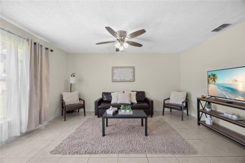Townhouse in Kissimmee, Florida 3 bedrooms, 135.64 sq.m. № 1910515 - photo 14