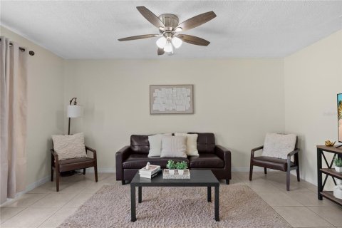 Townhouse in Kissimmee, Florida 3 bedrooms, 135.64 sq.m. № 1910515 - photo 15