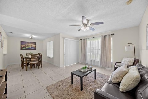 Townhouse in Kissimmee, Florida 3 bedrooms, 135.64 sq.m. № 1910515 - photo 23