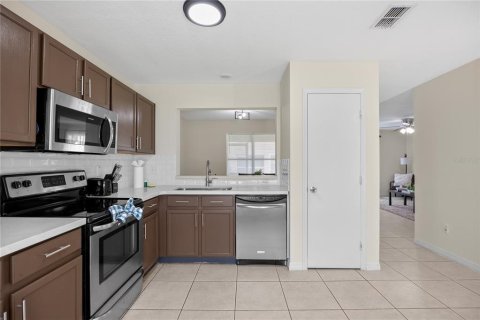 Townhouse in Kissimmee, Florida 3 bedrooms, 135.64 sq.m. № 1910515 - photo 26