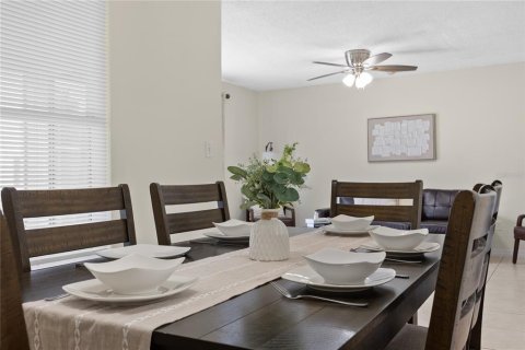 Townhouse in Kissimmee, Florida 3 bedrooms, 135.64 sq.m. № 1910515 - photo 13