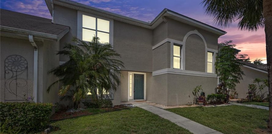 Adosado en Kissimmee, Florida 3 dormitorios, 135.64 m2 № 1910515