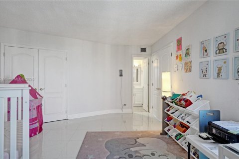 Condominio en venta en Sunny Isles Beach, Florida, 2 dormitorios, 126.07 m2 № 1941998 - foto 23