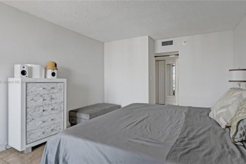 Condominio en venta en Sunny Isles Beach, Florida, 2 dormitorios, 126.07 m2 № 1941998 - foto 30