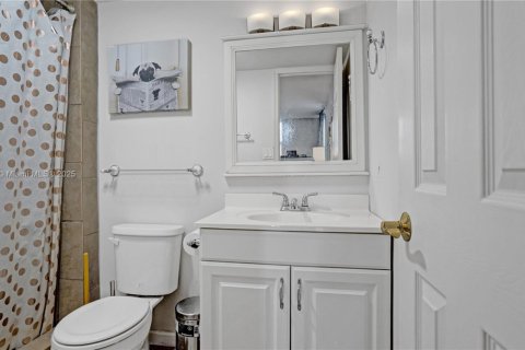 Condominio en venta en Sunny Isles Beach, Florida, 2 dormitorios, 126.07 m2 № 1941998 - foto 24