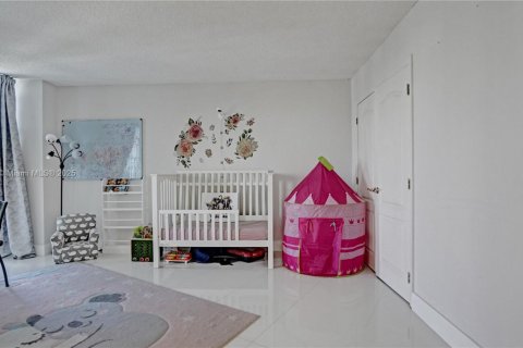 Condominio en venta en Sunny Isles Beach, Florida, 2 dormitorios, 126.07 m2 № 1941998 - foto 21