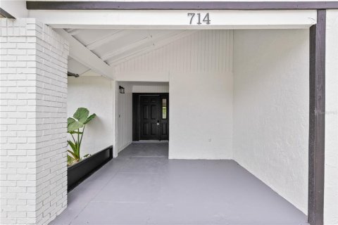 House in Poinciana, Florida 3 bedrooms, 157.56 sq.m. № 2287410 - photo 6