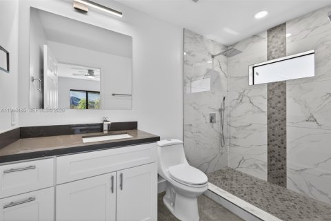 Casa en venta en Fort Lauderdale, Florida, 3 dormitorios № 2030479 - foto 24